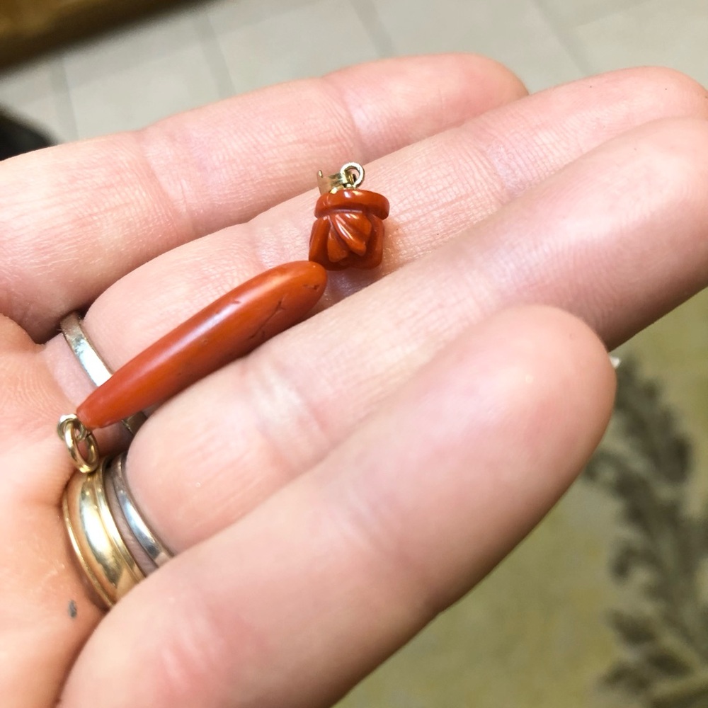 Victorian coral rose charm - Picture 10 of 10